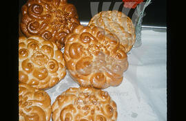 Examples of baked kolach.