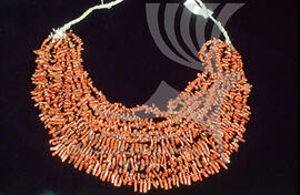 Necklace (korali)