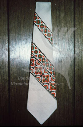 Men's embroidered tie.