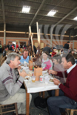 Communal lunch on festa in Craveiro