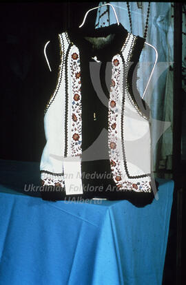 Embroidered vest (keptar).